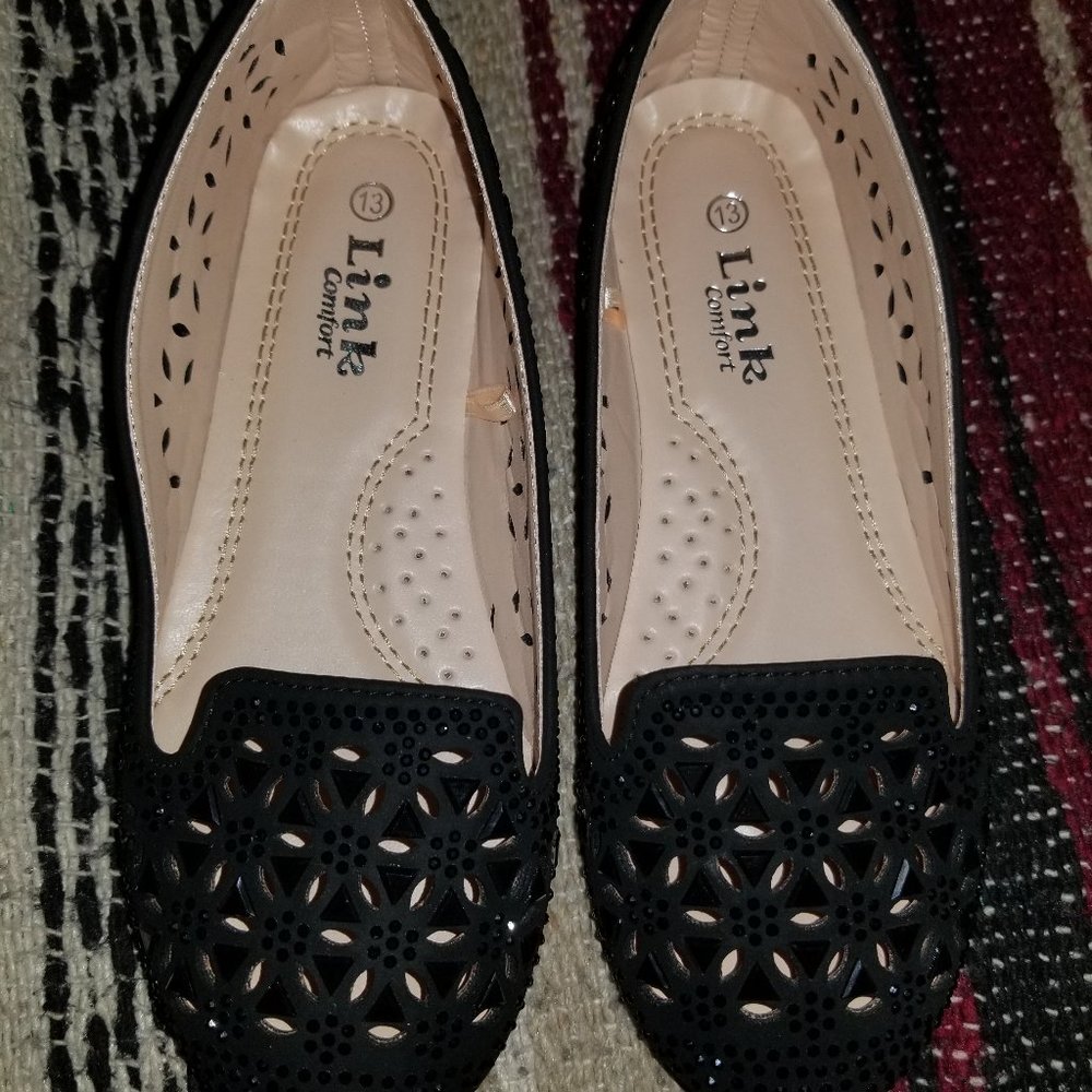 Girls black flats